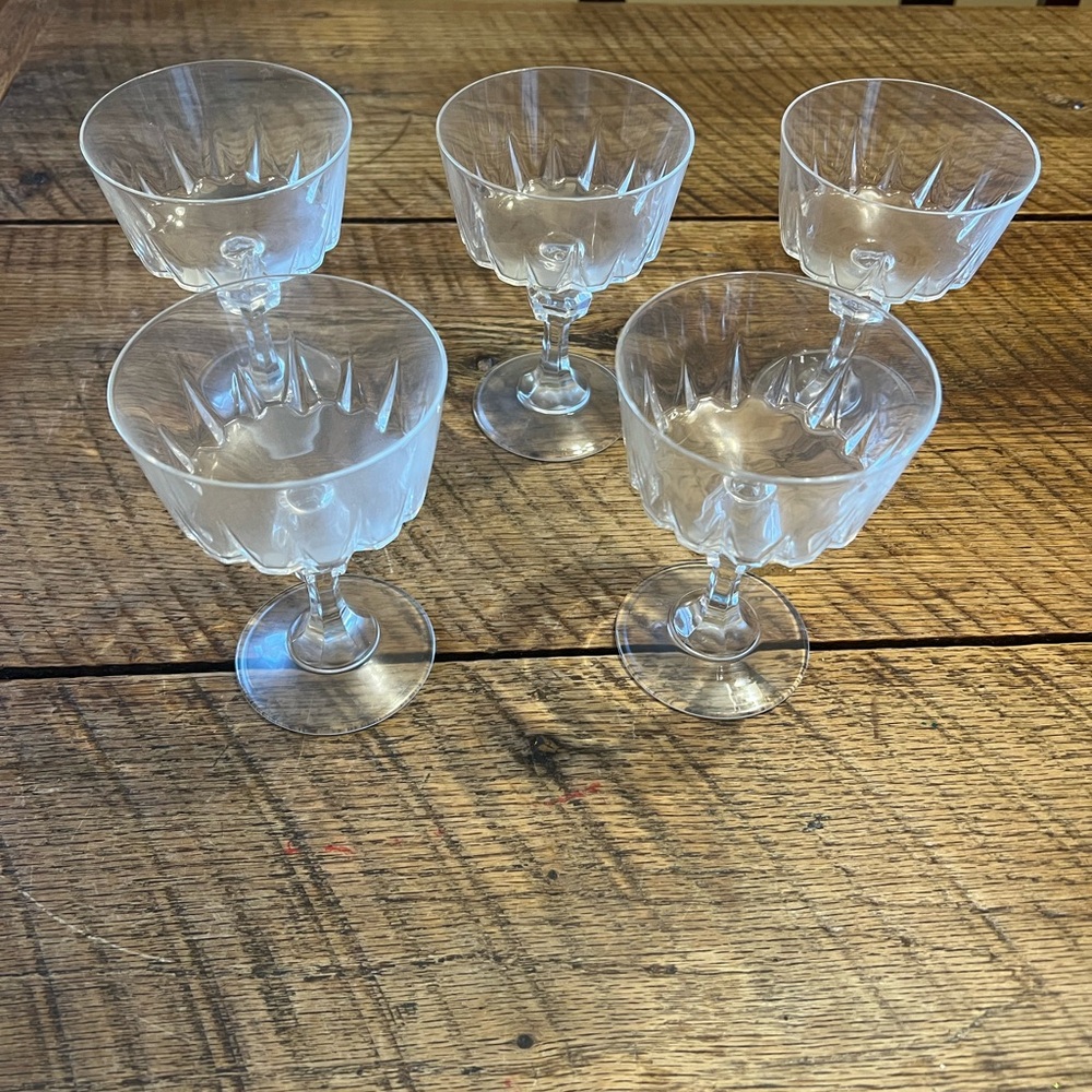 Elegant Clear Glass Goblet Set